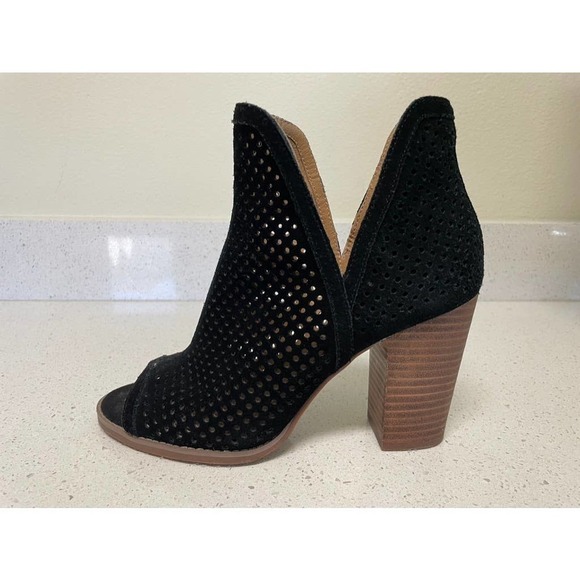 Lucky Brand Peep Toe Perforated Black Boot - Size 9 - Picture 9 of 11